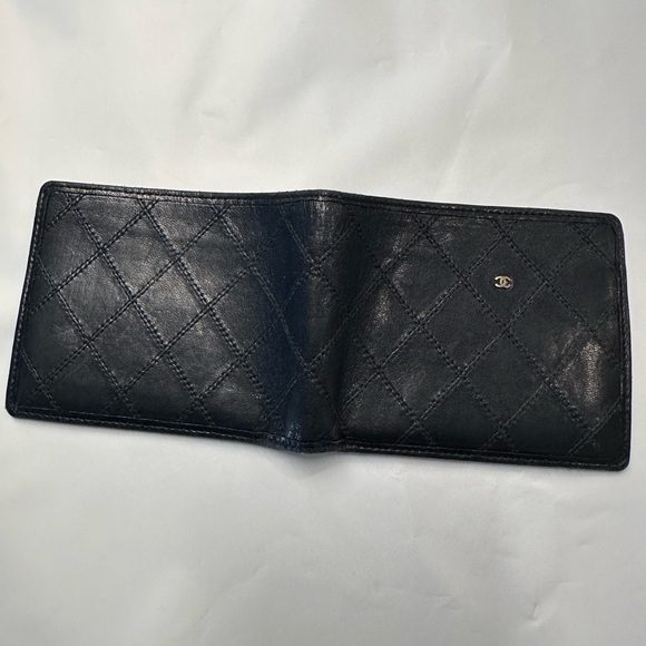 Authentic Chanel Quilted Lambskin CC Logo Wallet - Picture 6 of 15